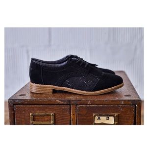black Toms brogue lace up