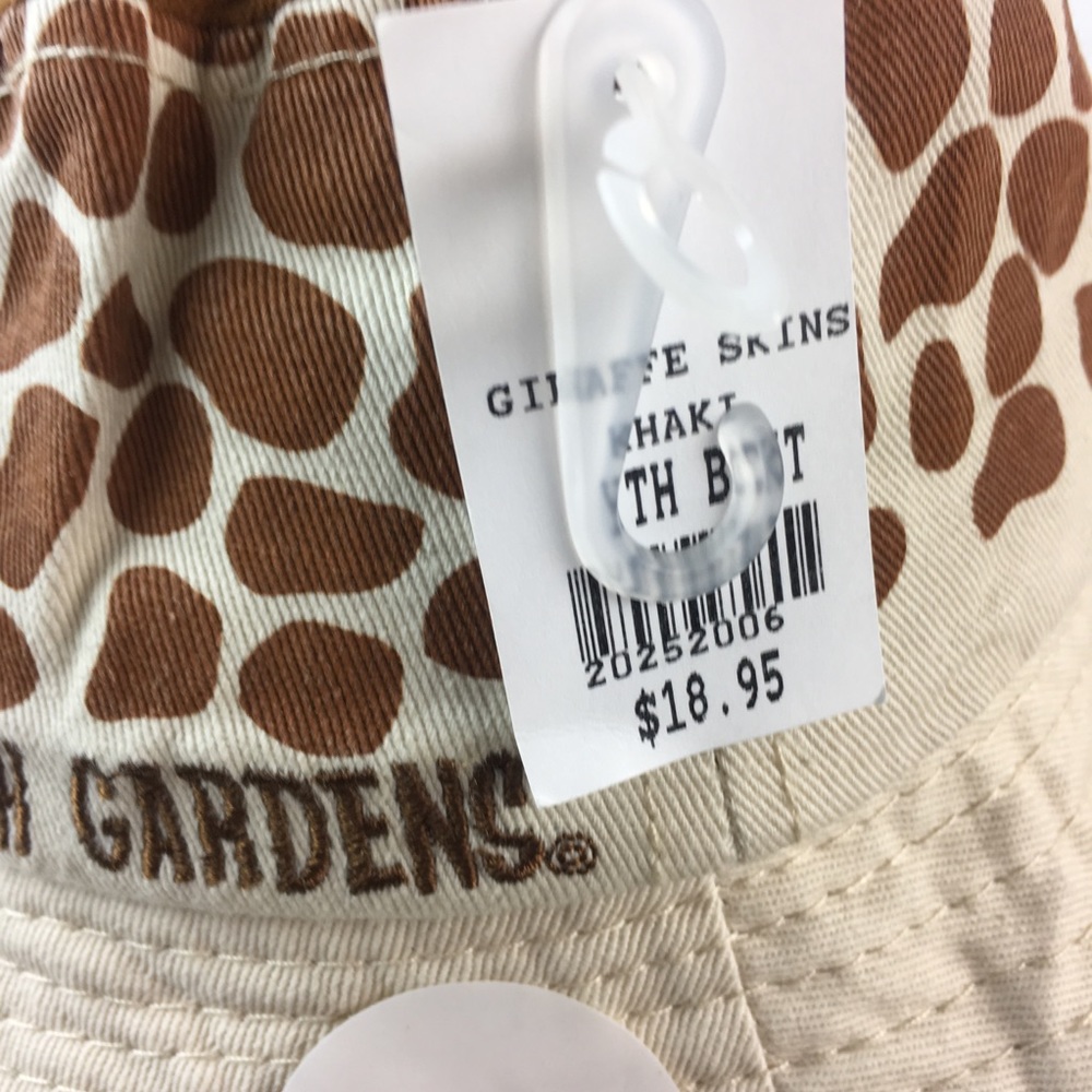 BUSCH GARDENS Tan Giraffe print Bucket cap hat NWT
