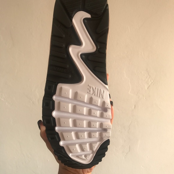 ROSE GOLD NIKE AIR MAX - Picture 2 of 3