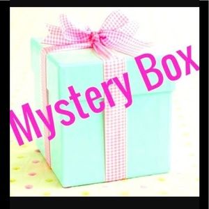 MYSTERY BOX🎉 FEMALE PICKS FROM MY CLOSET💝
