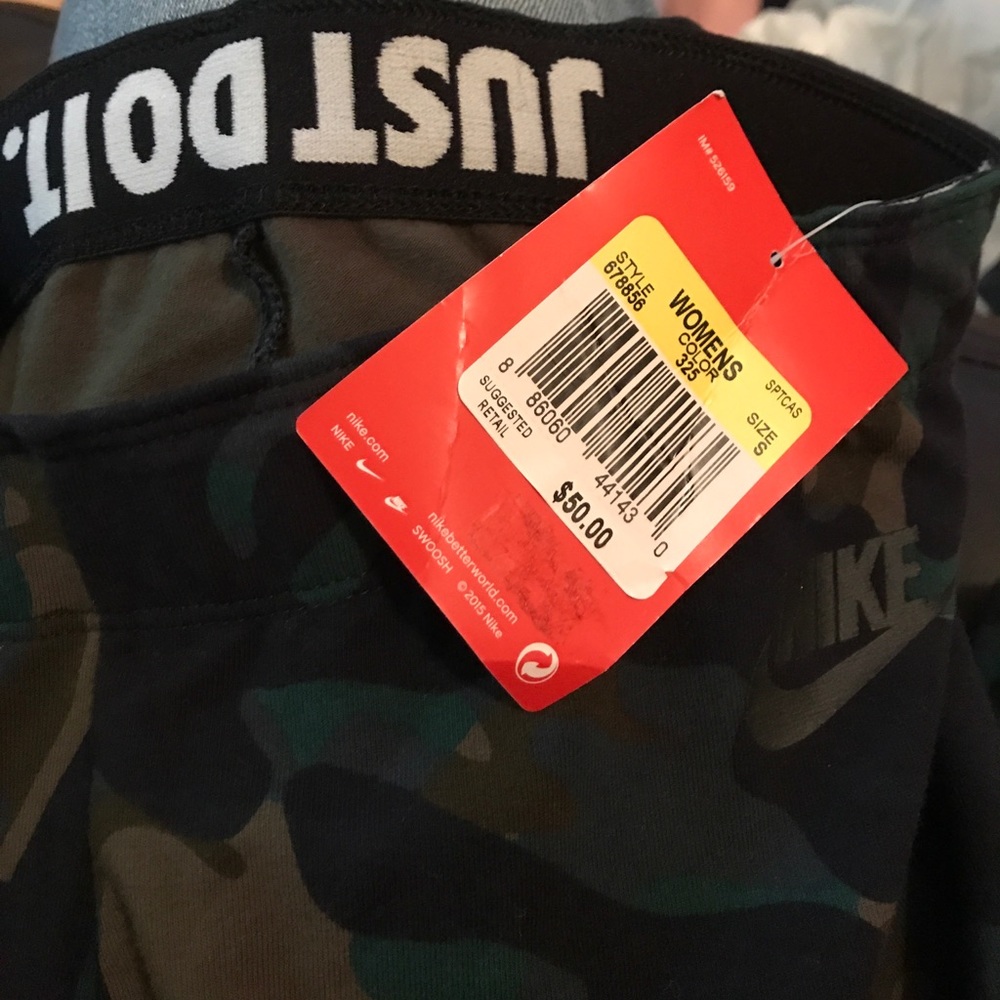 Nike camo leggings