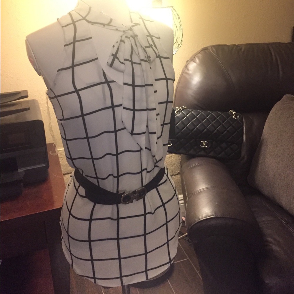 NWT White and Black sleeveless top - Small