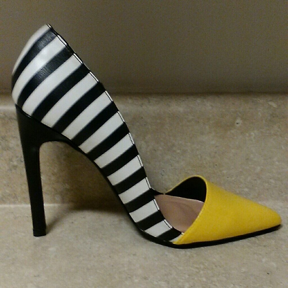 Beautiful Black , White and Yellow Heels