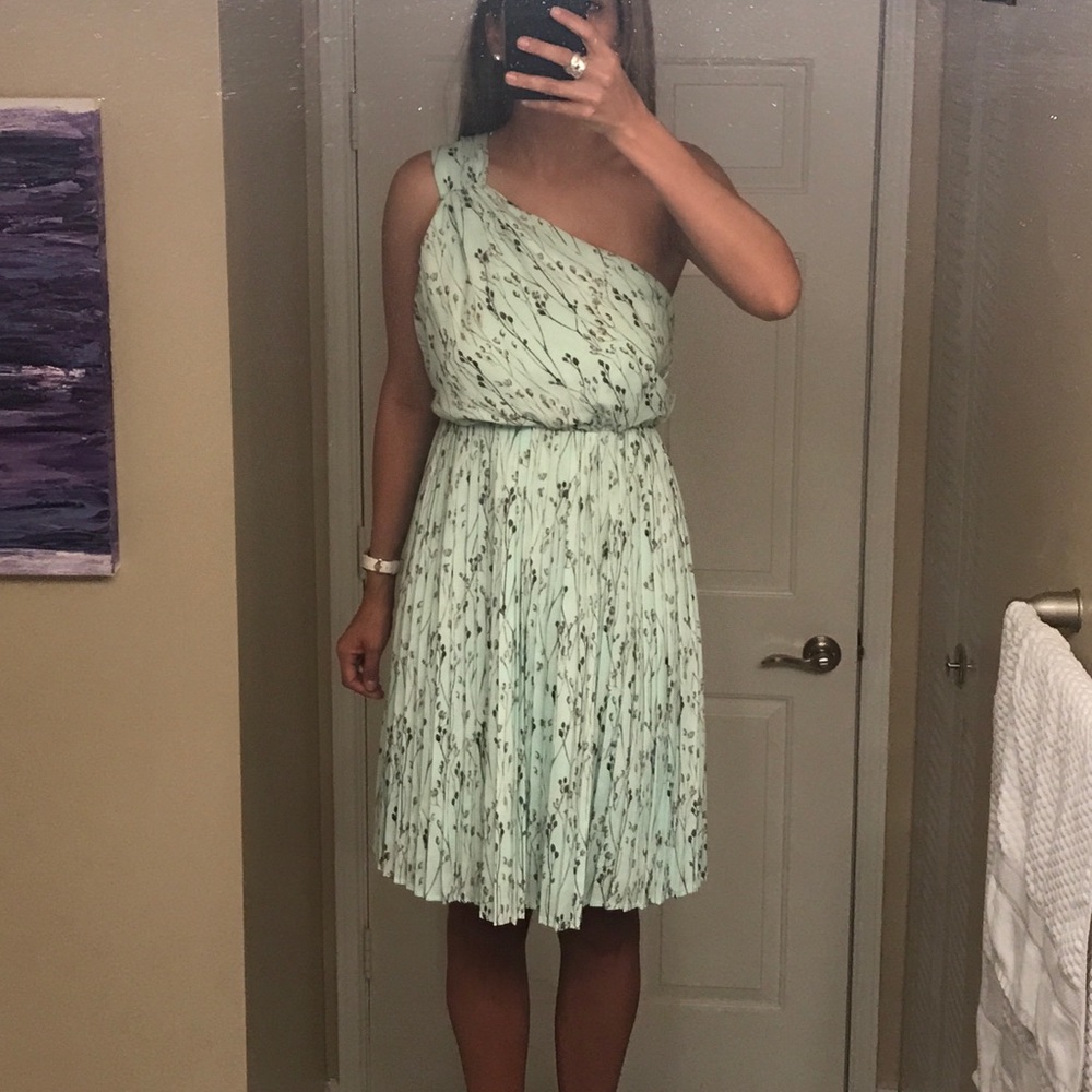 Dress 👗 Mint color | grey branches, one shoulder.