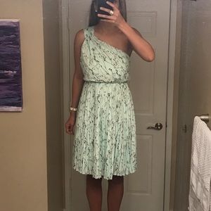 Dress 👗 Mint color | grey branches, one shoulder.