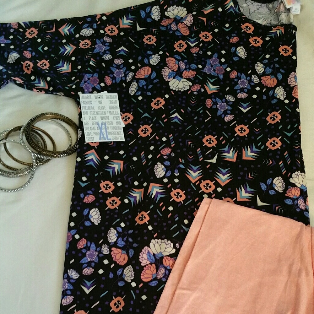Lularoe Outfit XL Irma & OS Leggings