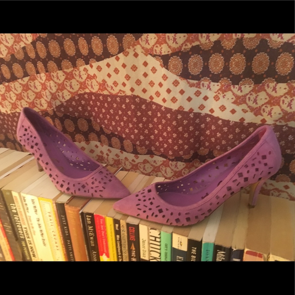 Vintage Unisa Pink Suede Cut Out Kitten Heels - Picture 4 of 8
