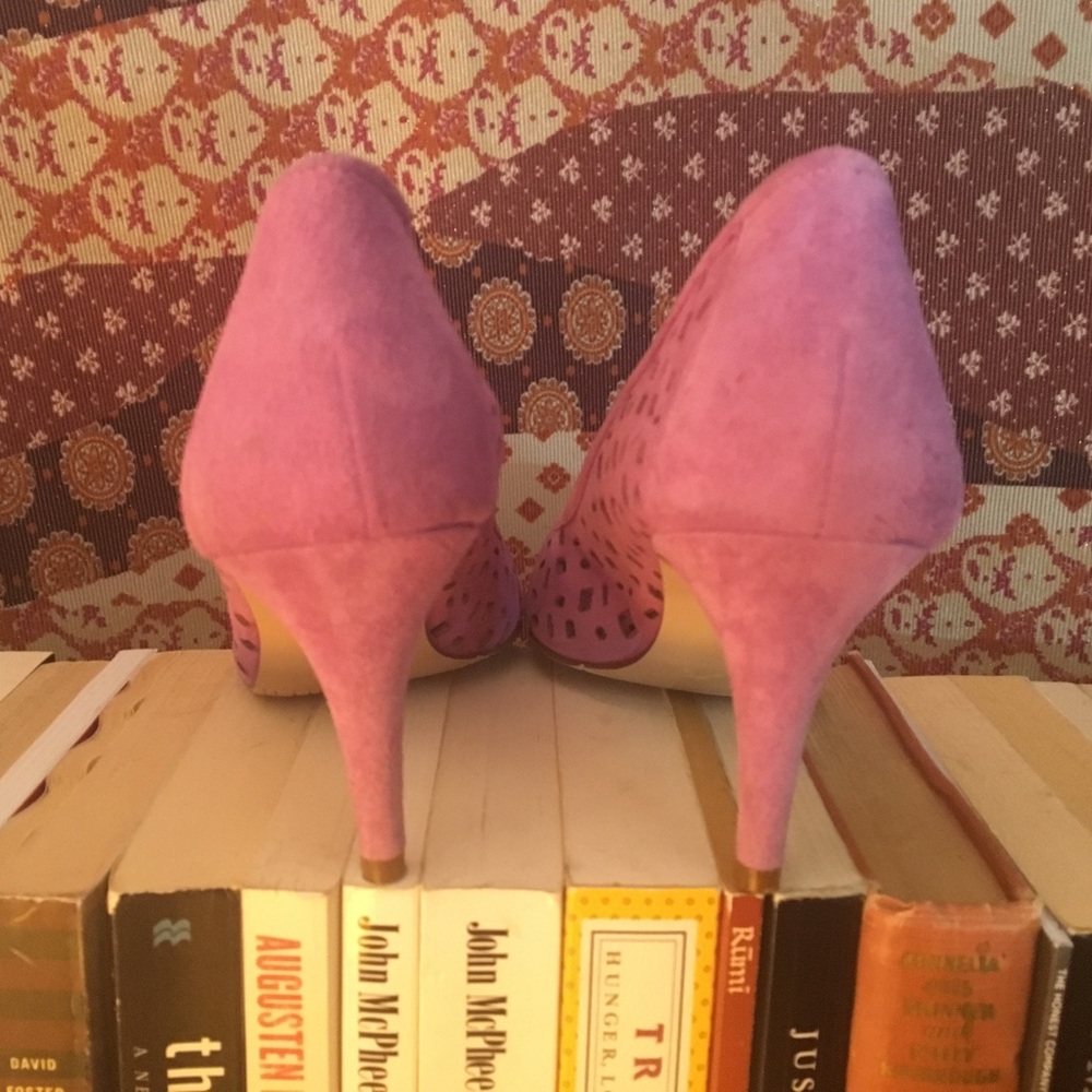 Vintage Unisa Pink Suede Cut Out Kitten Heels - Picture 6 of 8