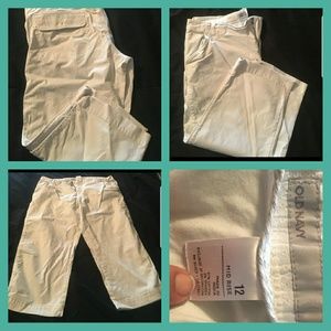 🐝2/$14 White capris🐝