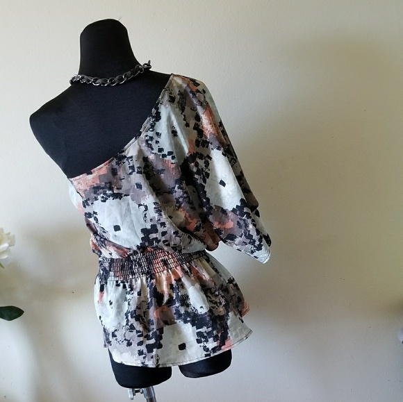 Top - Picture 2 of 3