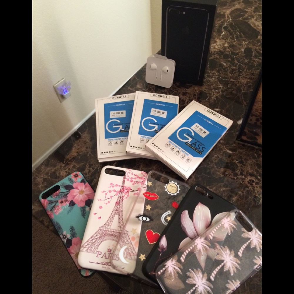 SOLD!! Iphone 6/7/8 plus accessories