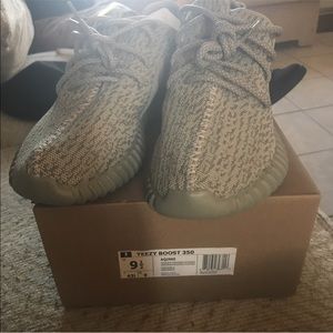 YEEZY Moonrocks size 9.5