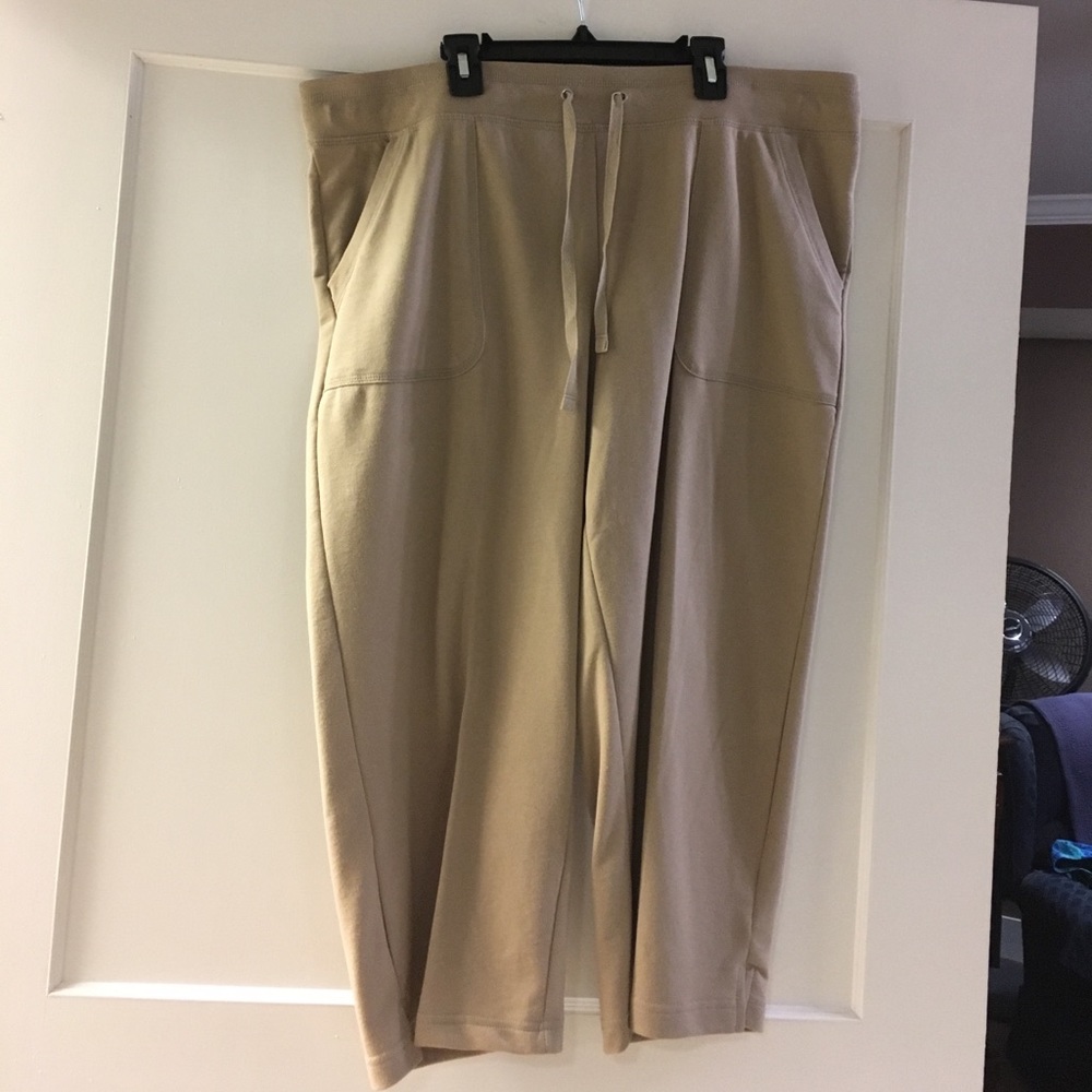 White Stag knit khaki capris xl