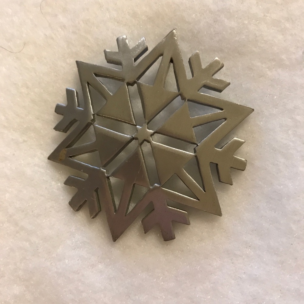🌻PEWTER SNOWFLAKE PENDANT