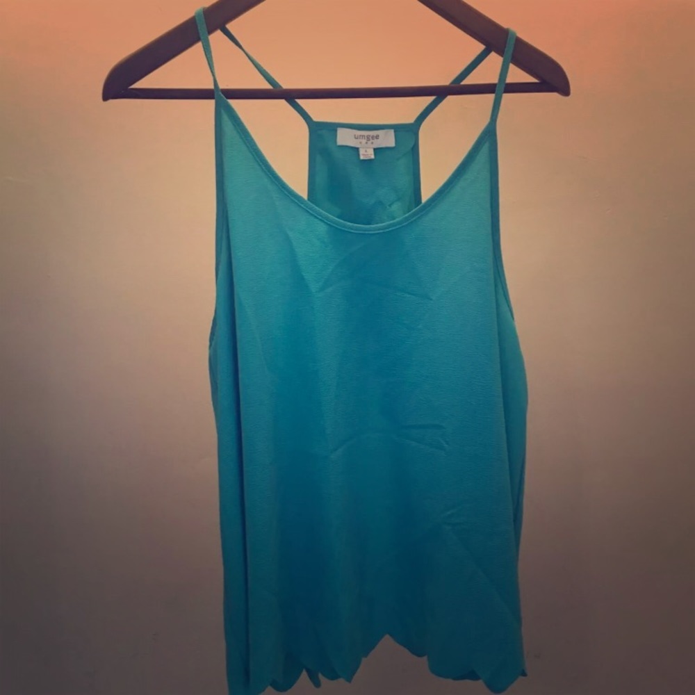 Women’s blue top UM GEE
