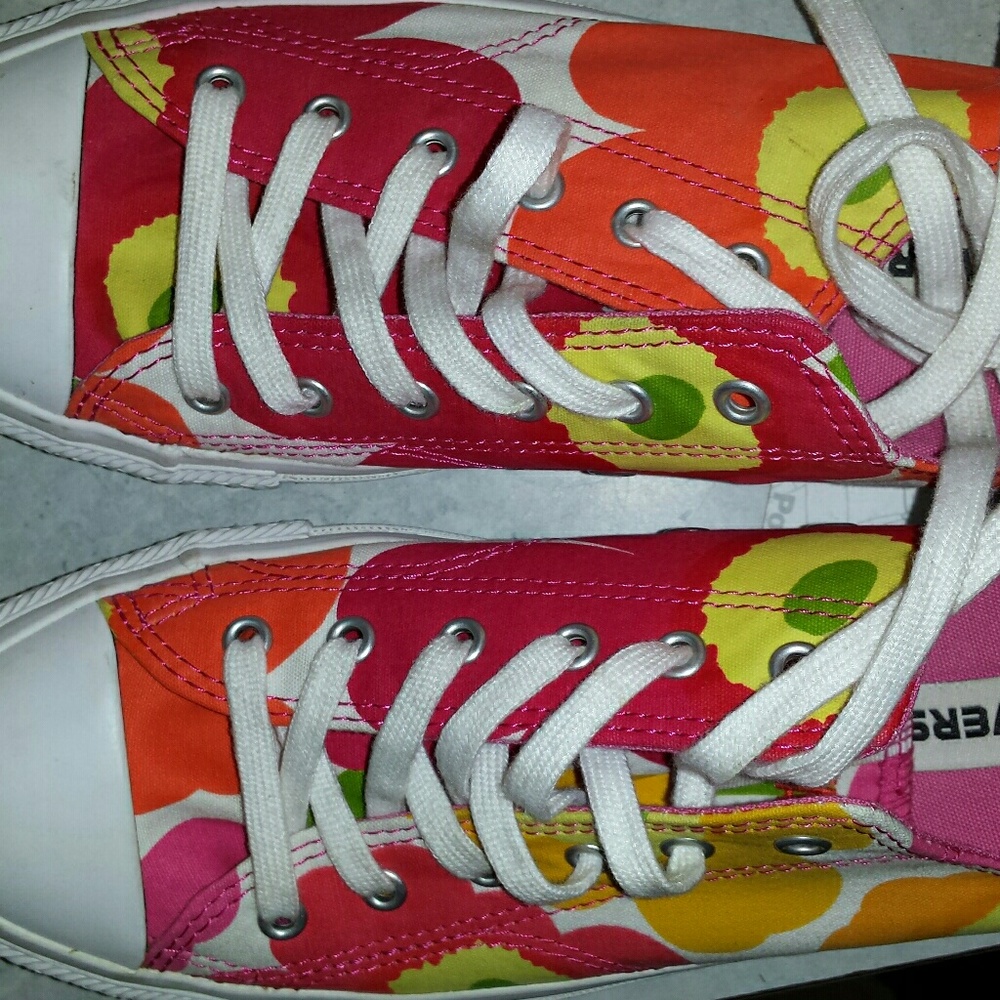 Women's converse tennis shoes