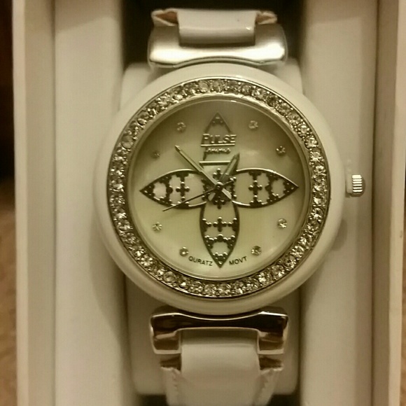 A NWT Woman's Figaro Couture rhinestones watch - Picture 2 of 4