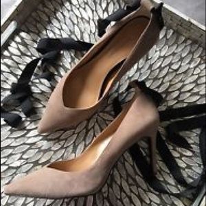 Maisy Tie Pumps