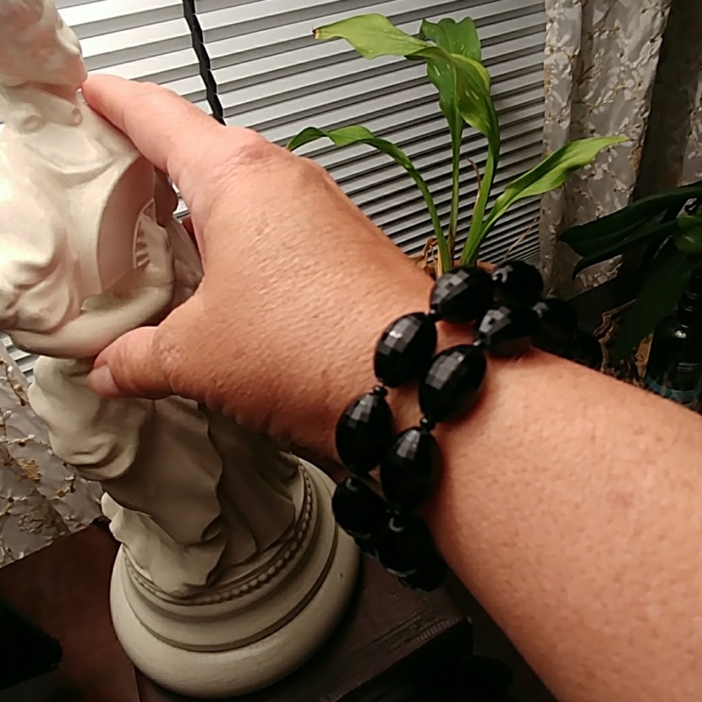 Vintage black bead bracelet