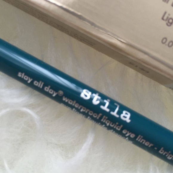 stila • stay all day waterproof eyeliner - Picture 3 of 3