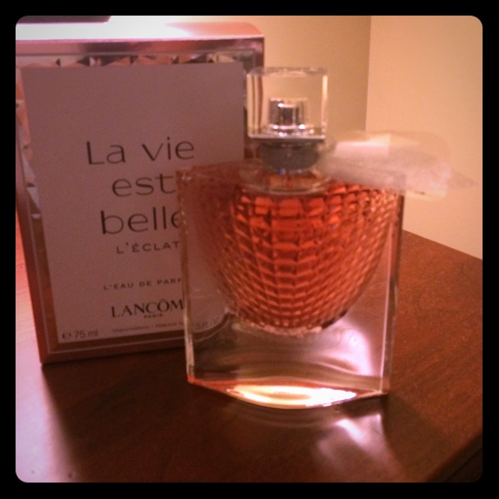 La vie est belle parfum 2.5 FL OZ.