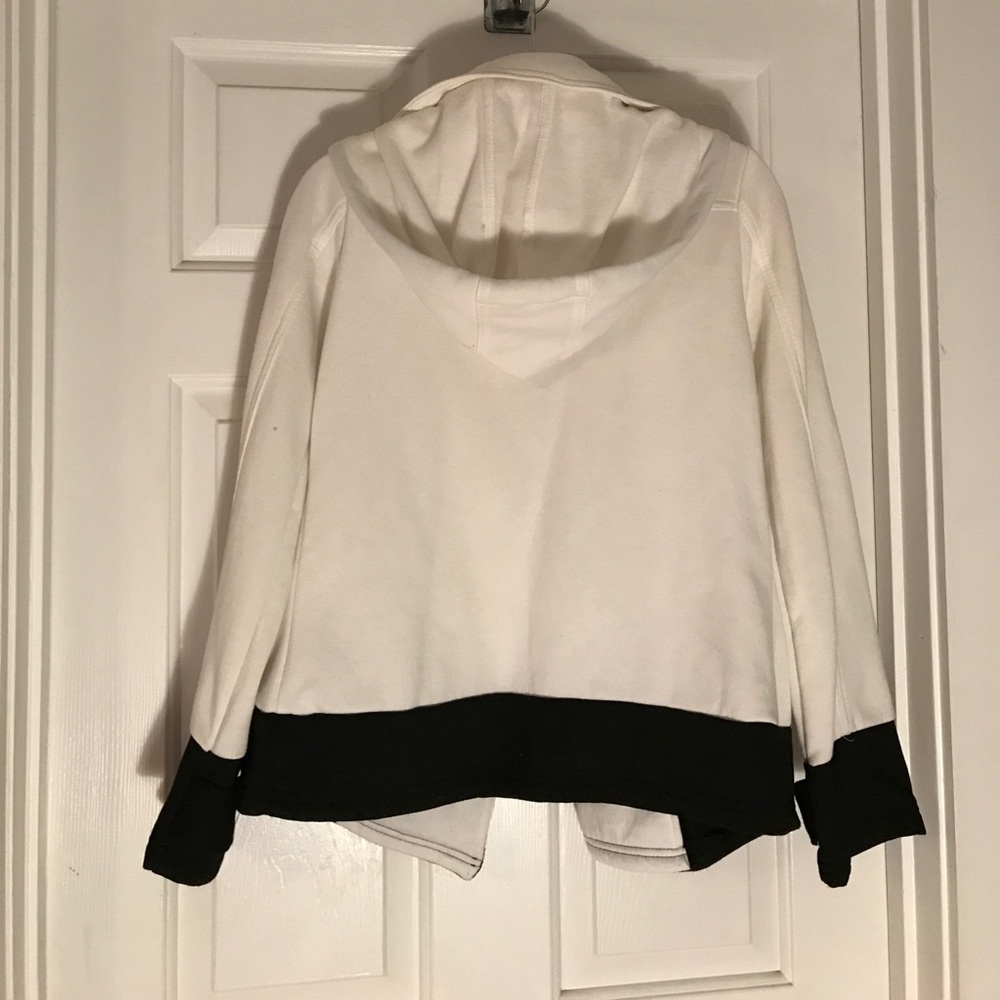 Hooded jacket - Picture 2 of 6