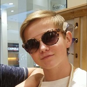 Meet your Posher, Max