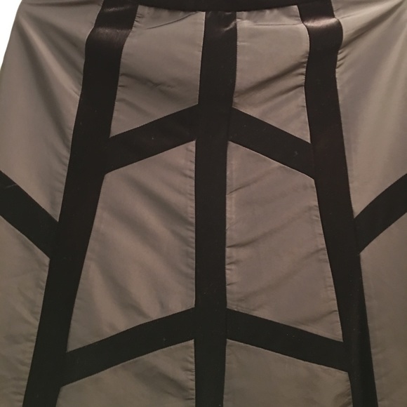 Jacqueline Quinn SILK Skirt. - Picture 3 of 6