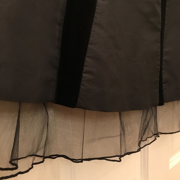 Jacqueline Quinn SILK Skirt. - Picture 6 of 6