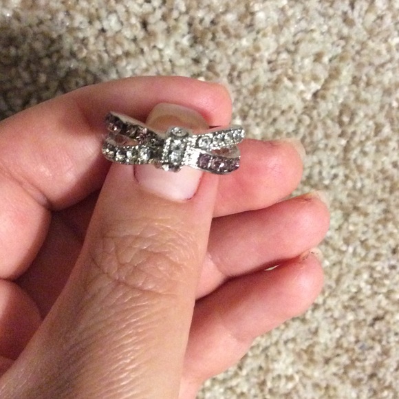 Beautiful ring - Picture 2 of 4