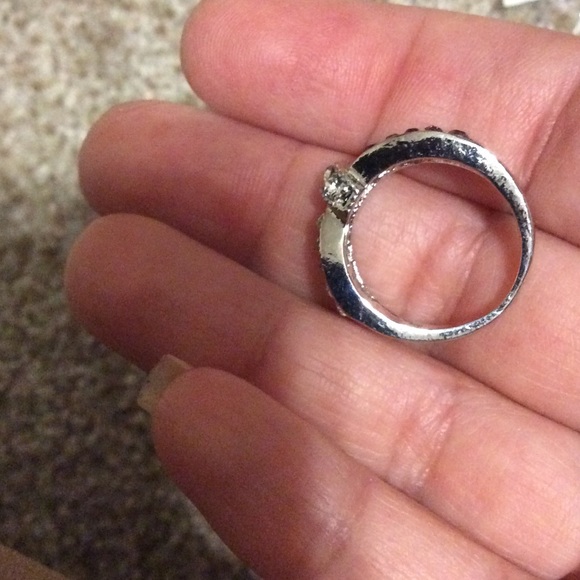 Beautiful ring - Picture 3 of 4