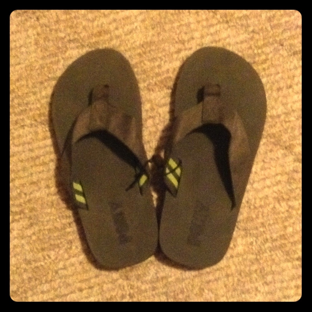 PSNY Aeropostale flip flops