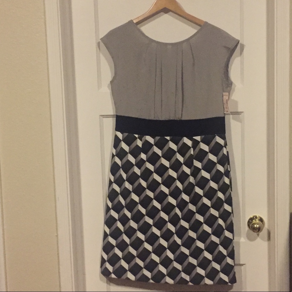 Geometric grey/black/white dress 👗