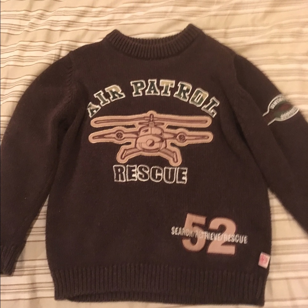 Adorable brown airplane sweater! ✈️