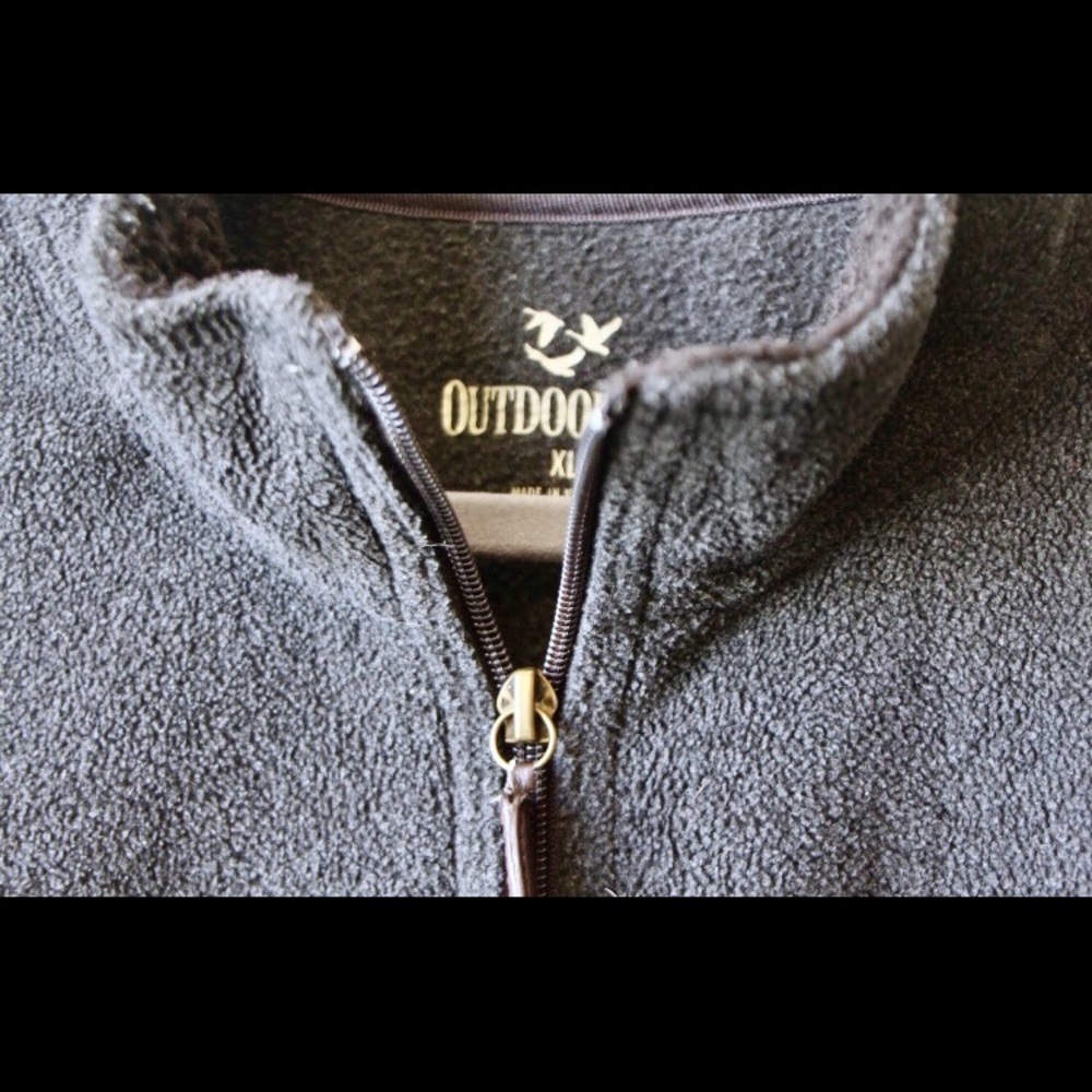 Gray vest - Picture 3 of 6