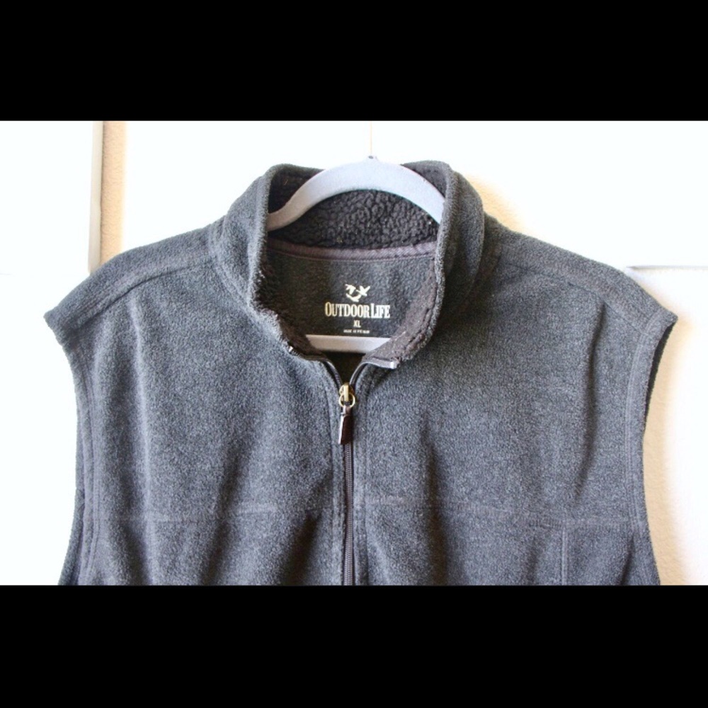Gray vest - Picture 4 of 6