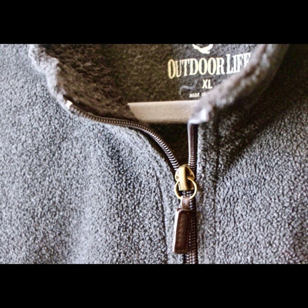 Gray vest - Picture 6 of 6