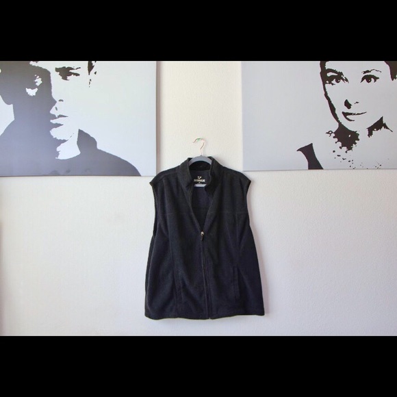 Gray vest - Picture 2 of 6