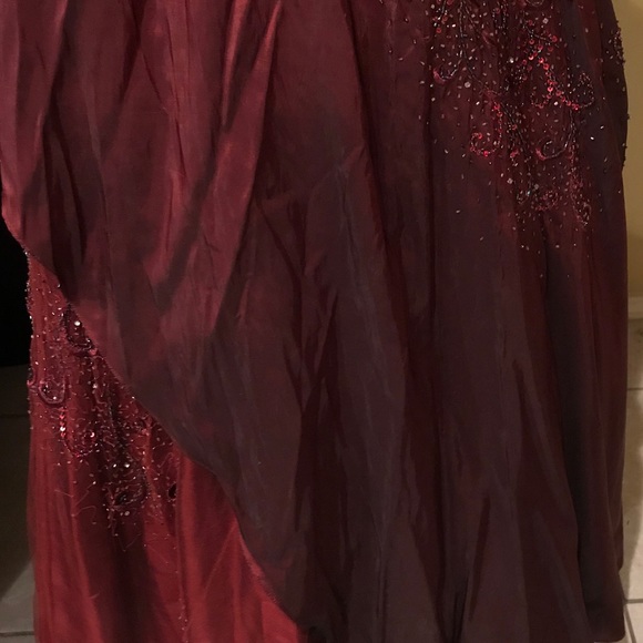 Gorgeous Sequined Maroon Strapless Gown - Picture 4 of 6