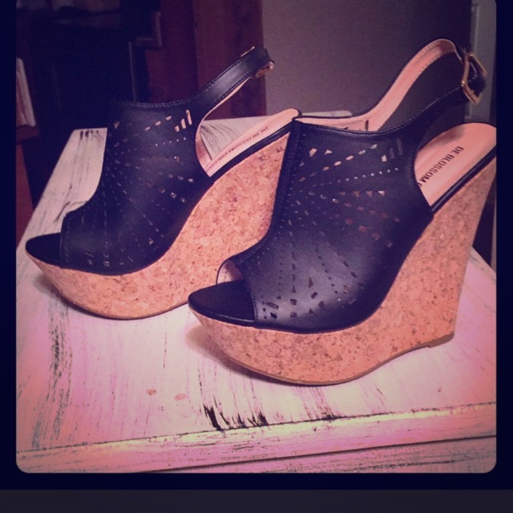 🌸HOST PICK🌸 Black Wedged Heels 7.5