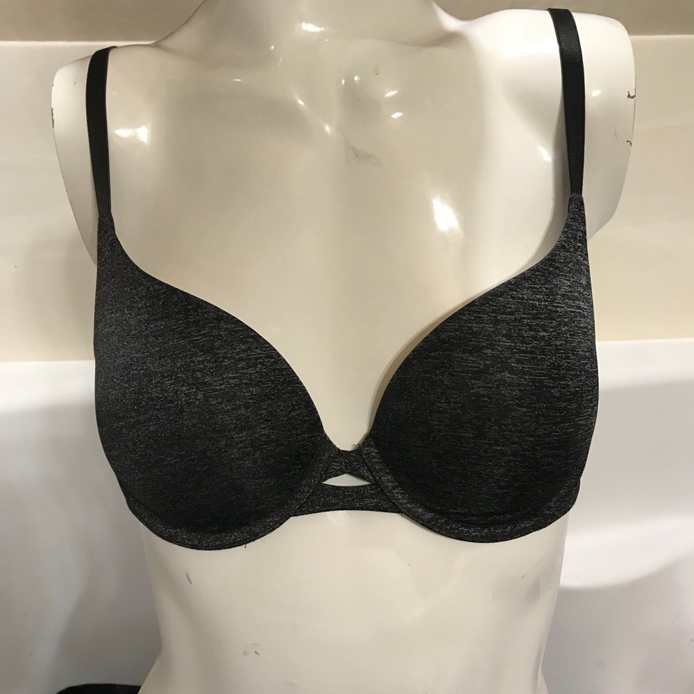 VICTORIAS SECRET BRA