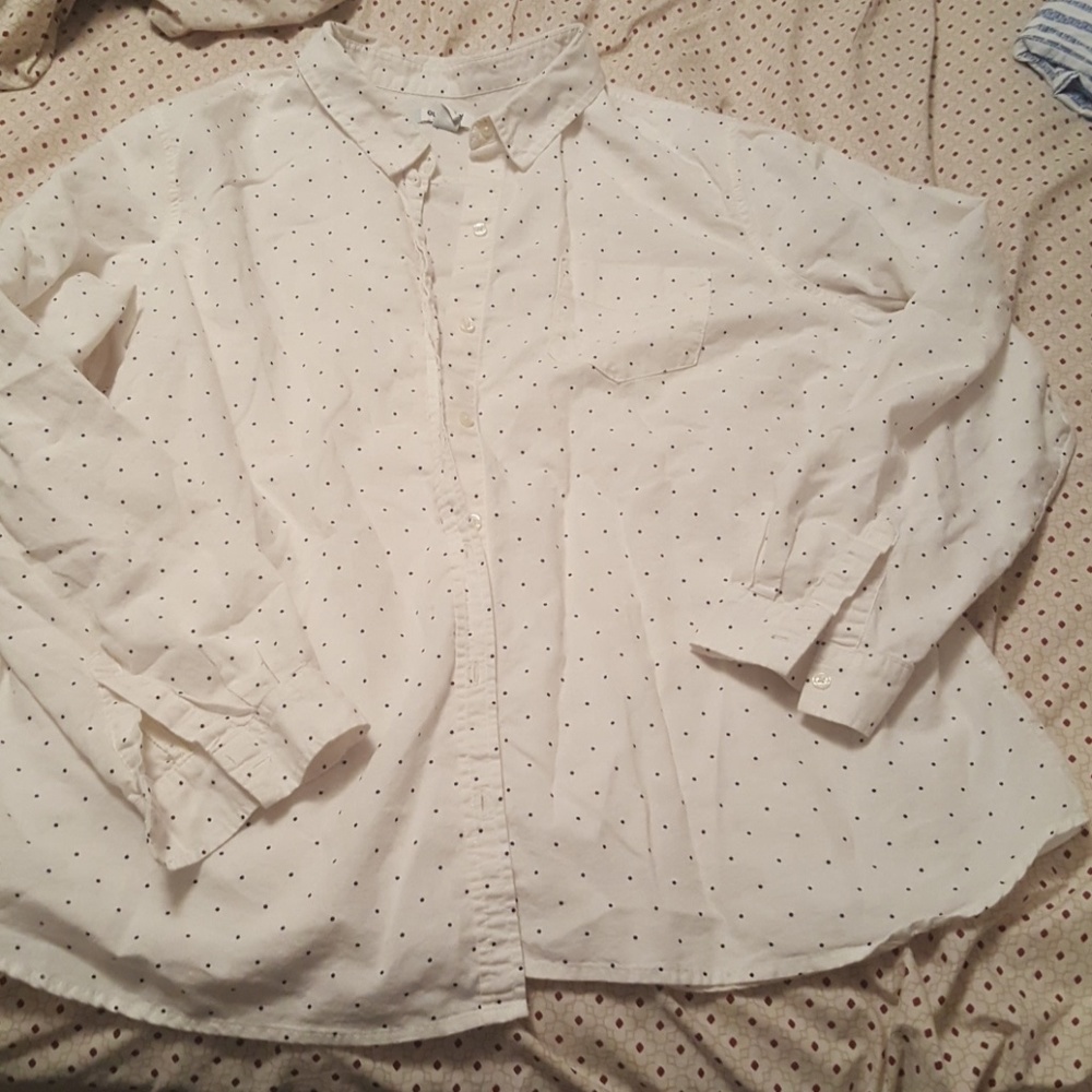 blue polka dot old navy shirt