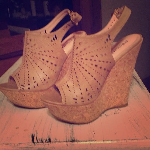 🌸HOST PICK🌸 Wedged Heels 7.5 - Picture 2 of 2