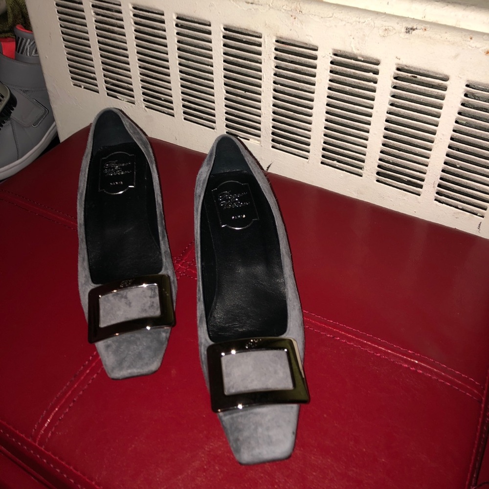 Authentic Roger Vivier Paris gray suede shoes