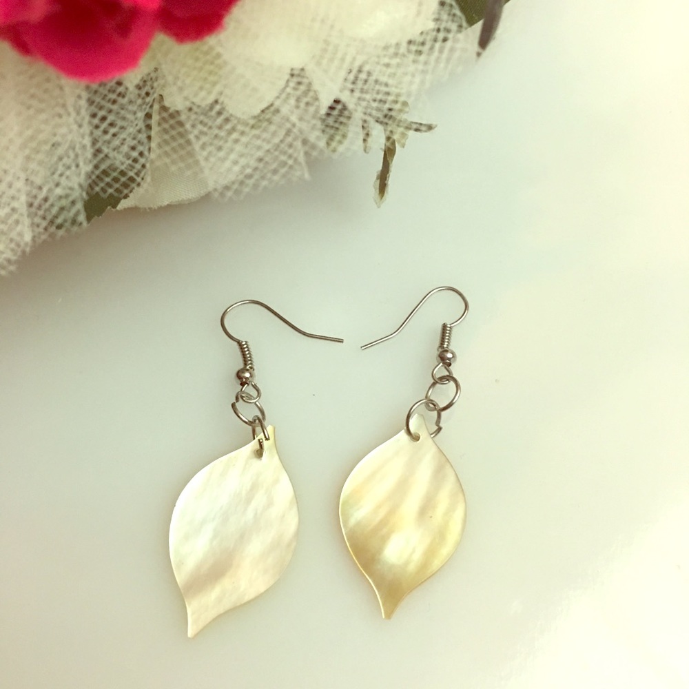 4 for $20 NWOT Shelly Shell Earrings