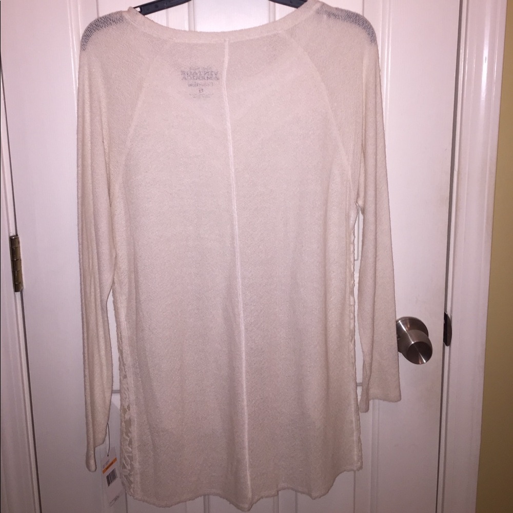 Lace top - Picture 2 of 3