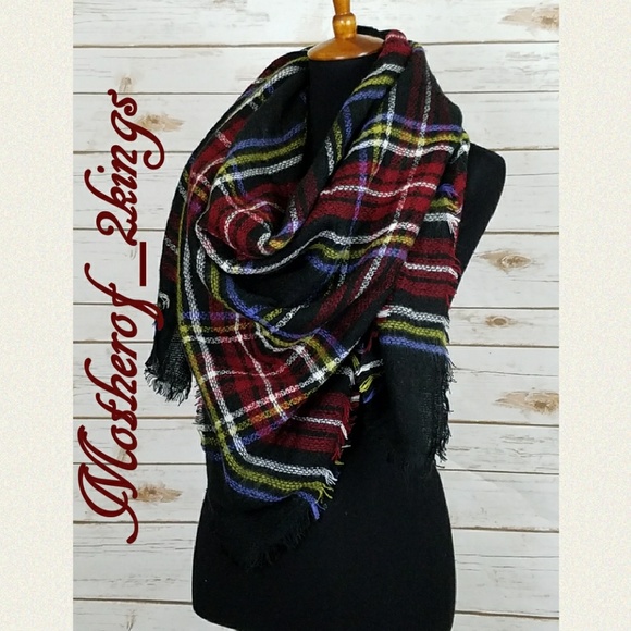🔥REDUCED🔥 BLACK/BERRY/BLUE BLANKET SCARF - Picture 2 of 3