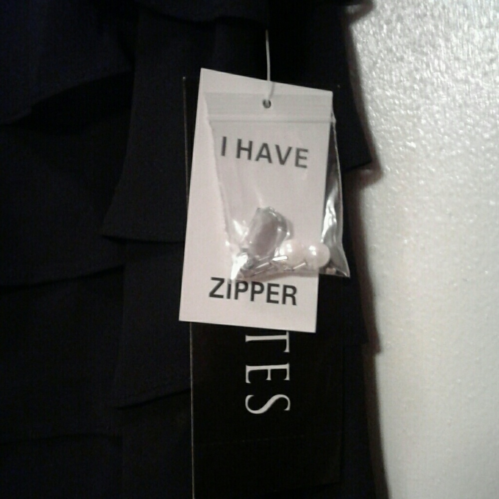 Beautiful Ruffel Dress - Picture 6 of 7