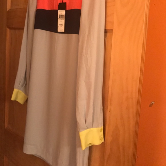 BCBG “CALLY” Dress can also be worn as a Tunic. - Picture 2 of 3