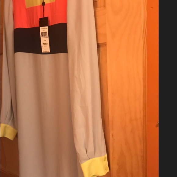 BCBG “CALLY” Dress can also be worn as a Tunic. - Picture 3 of 3